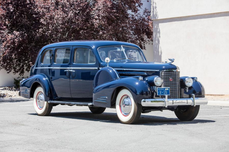  Cadillac V16 Series 90 7-Passenger Imperial Sedan by Fleetwood 1938 года  (фото 1 из 11)